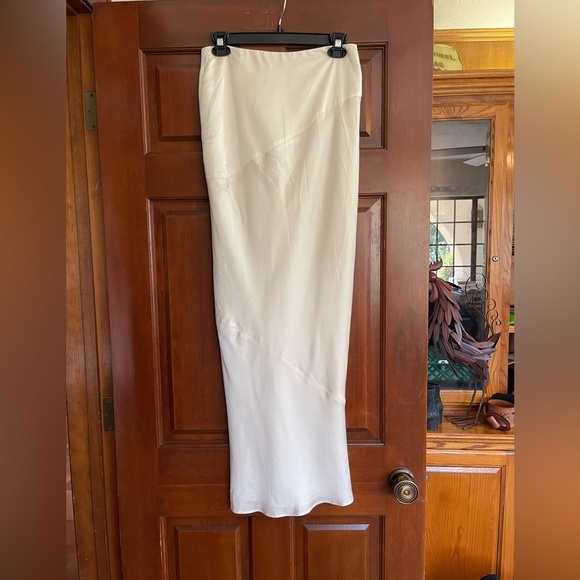 HOUSE OF CB Elegant White Maxi Skirt XS - Picture 1 of 5